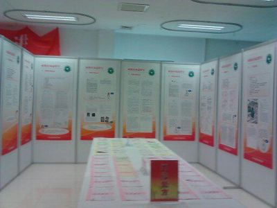 专业展览展示服务 八棱柱标准展位搭建与展板租赁一站式解决方案